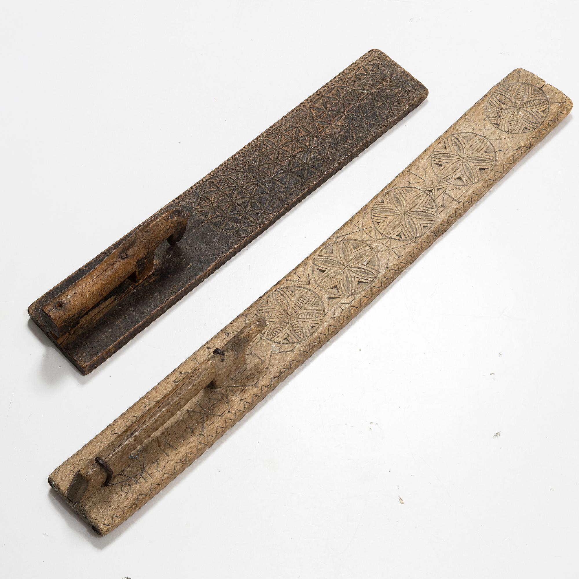 Mangeldon, 2 st, daterade 1762 respektive 1763.