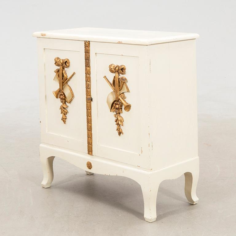 Cabinet, late 19th century.