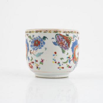 A Chinese famille rose exprot porcelain 'Pompadour' teacaddy, Qing dynasty, 1740s.