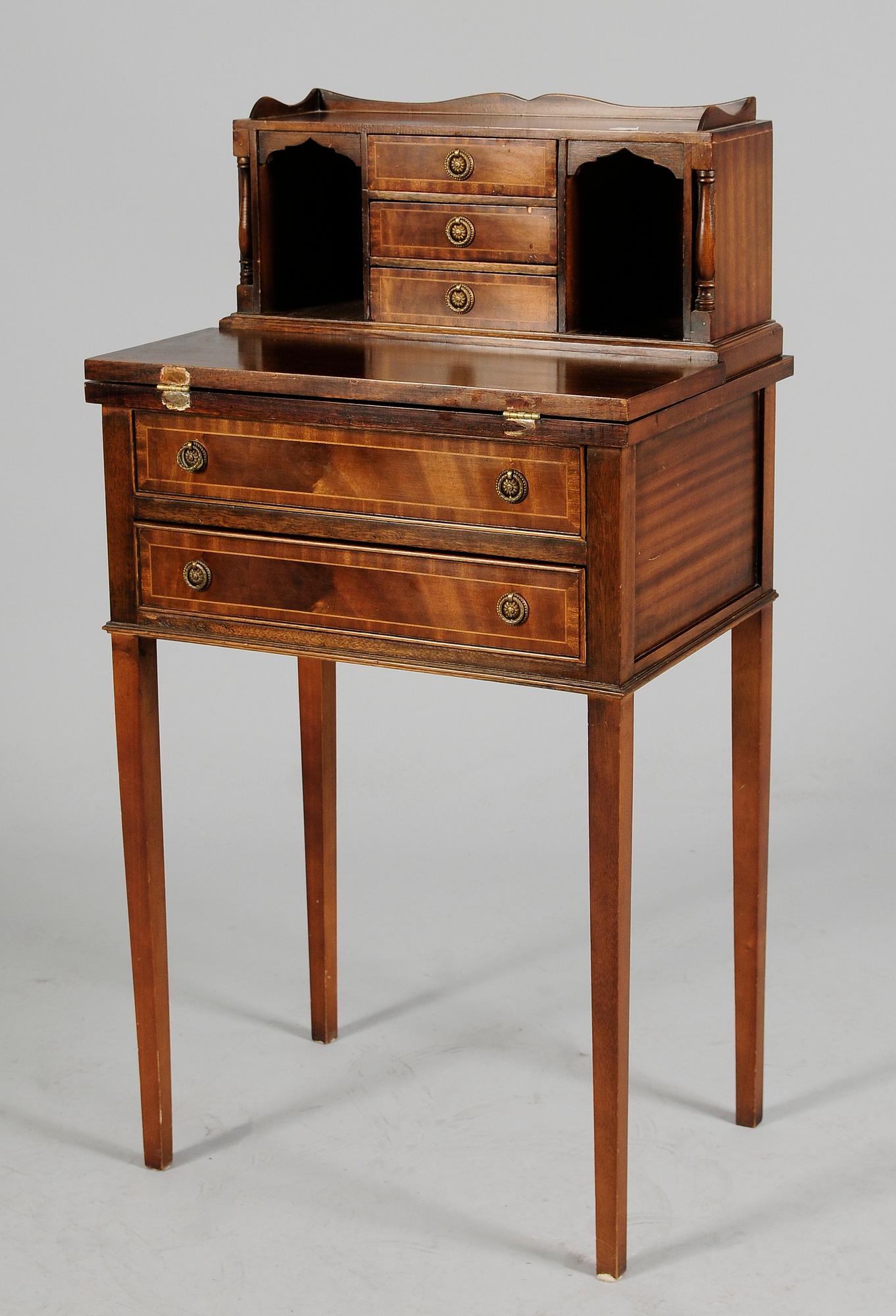 DAMSKRIVBORD, England, 1900-tal.