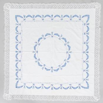 Harriet Bing, astiasto, 110 osaa, "Empire" posliini,  ja pöytäliina, Bing & Grøndahl Tanska.