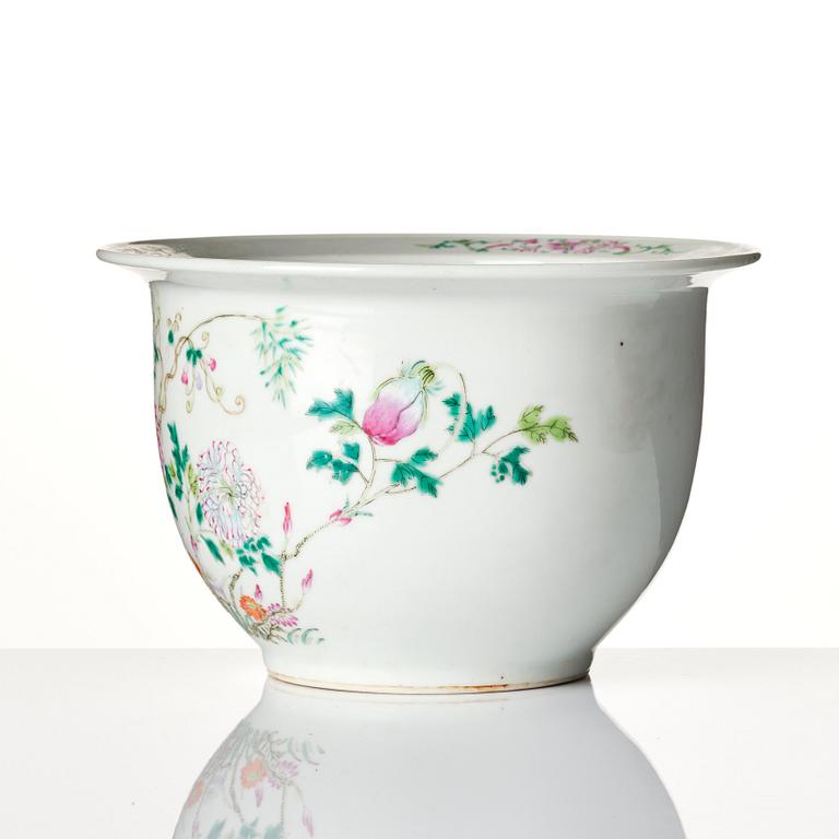 A Chinese famille rose jardiniere, Republic period, first half of the 20th century.