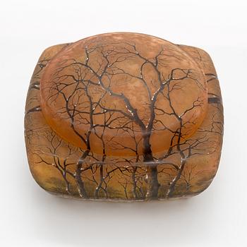 An early 20th-century French glass bonbonnière by Daum Nancy.