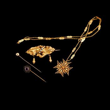 SMYCKEN, 4 delar, 18 k och 9 k guld. 1800/1900-tal. Total vikt ca 20 gram.