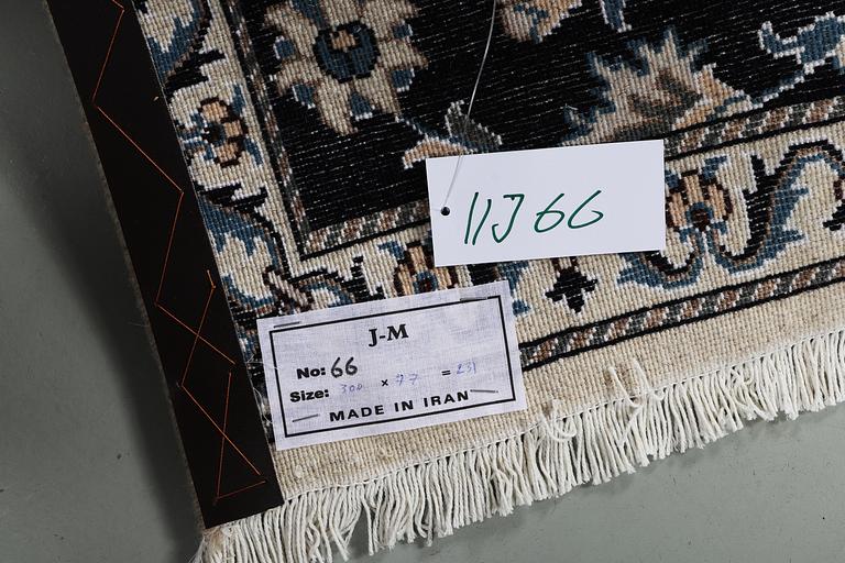 Gallerimatta, Nain, part silk, ca 300 x 77 cm.