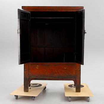 A Chinese cabinet, 19th Century.