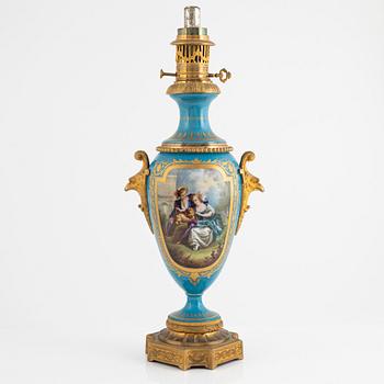 Fotogenlampa, 1800-talets andra hälft,  Louis XVI-stil.