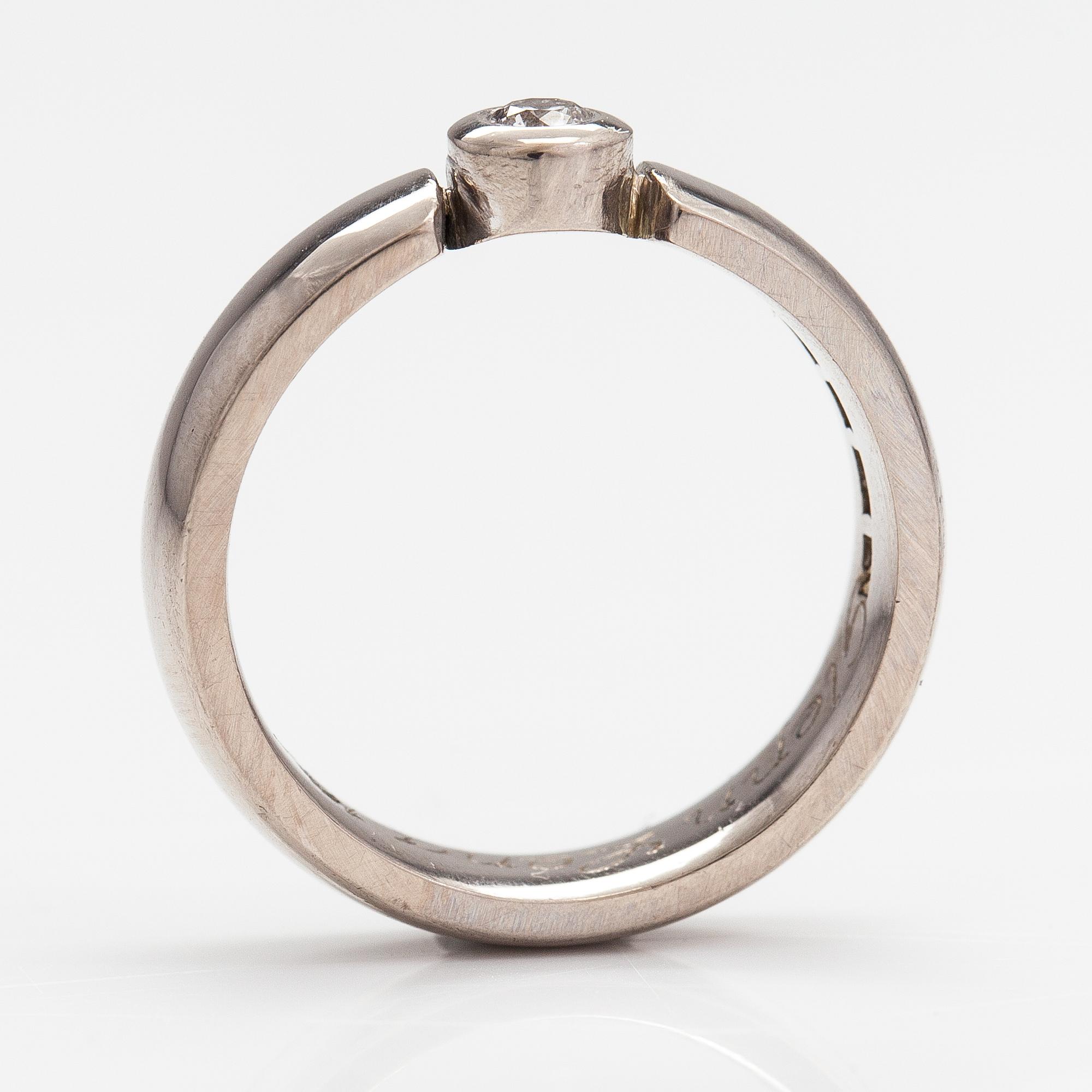 Ring, 18K vitguld, diamant ca 0.10 ct. Gunnar Berg Silver, Malmö.