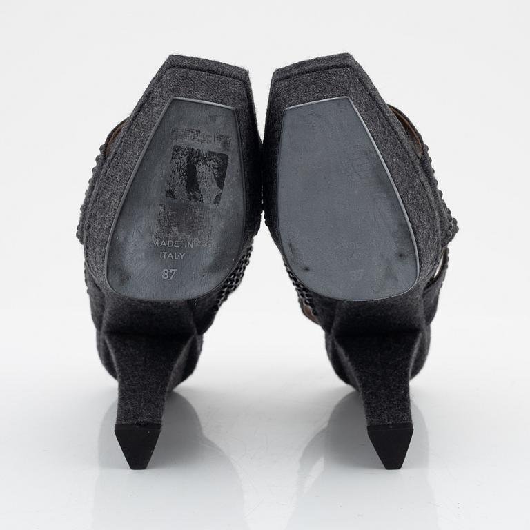 Marni, a pair of wool and rhinestone sandals, size 37.