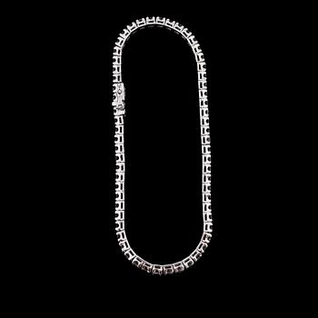ARMBAND, 18k vitguld med briljantslipade diamanter, 2.21 ct. Vikt 7,5 g.
