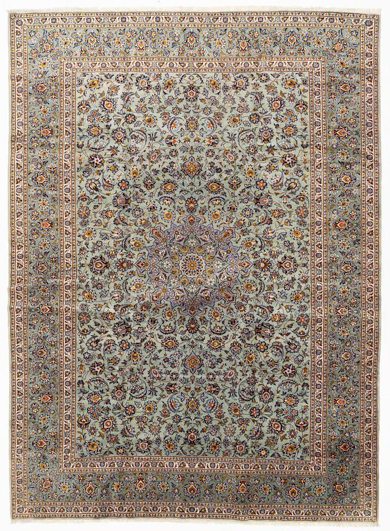 A Kashan carpet, 410 x 300 cm.
