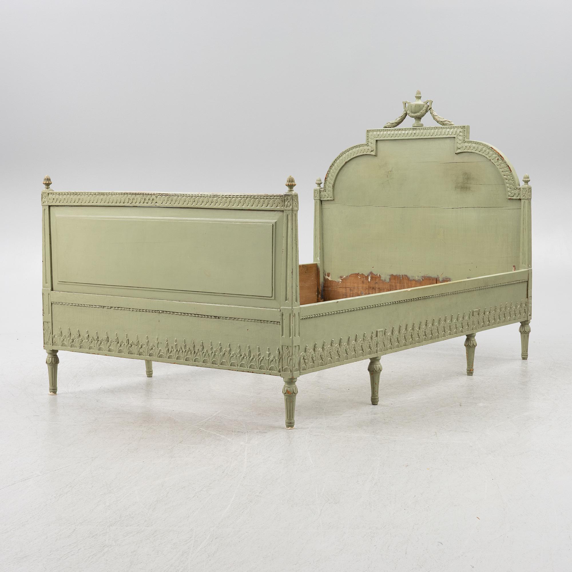 A late Gustavian bed, circa 1800.