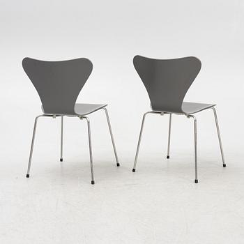 Arne Jacobsen, stolar, ett par, "Sjuan", Fritz Hansen, Danmark.