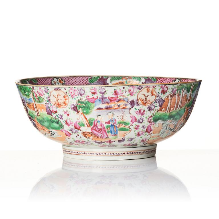 A Chinese Export famille rose 'hunting' bowl, Qing dynasty, Qianlong (1736-95).