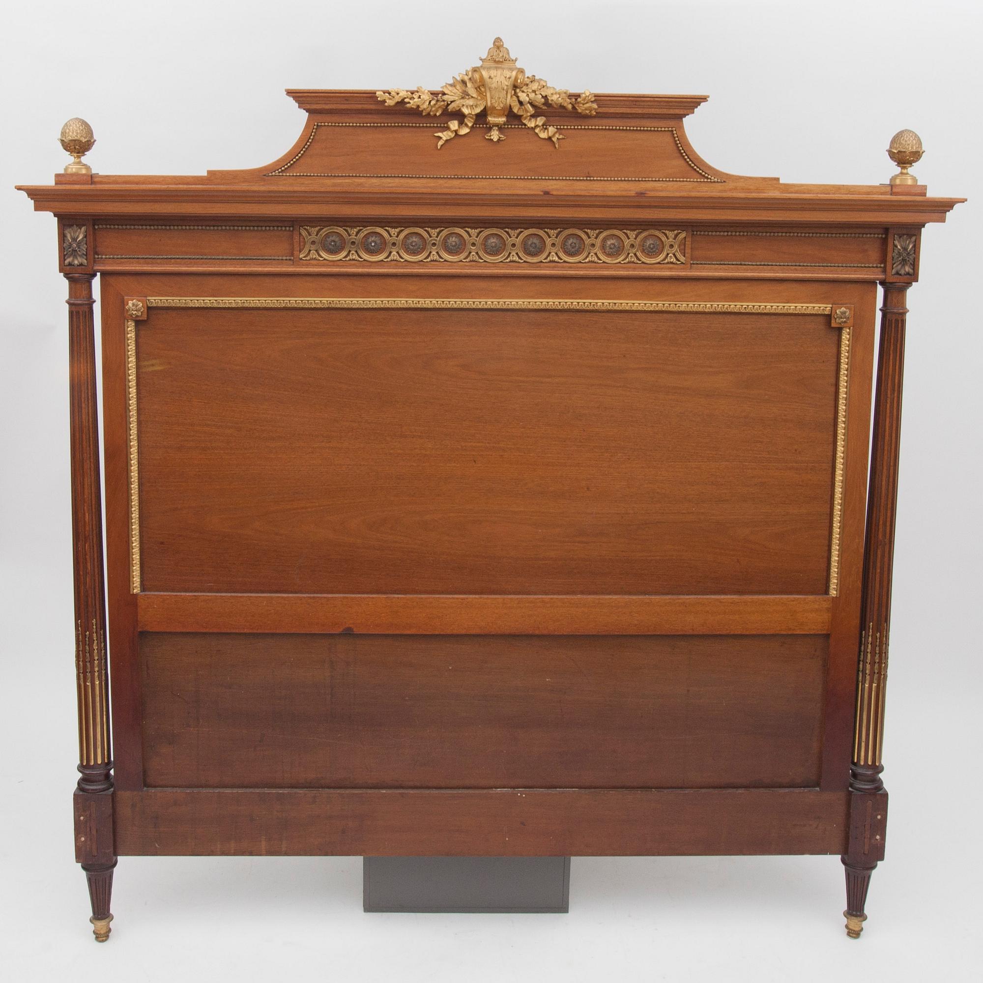 SÄNG, Louis XVI-stil, 1900-talets första hälft.