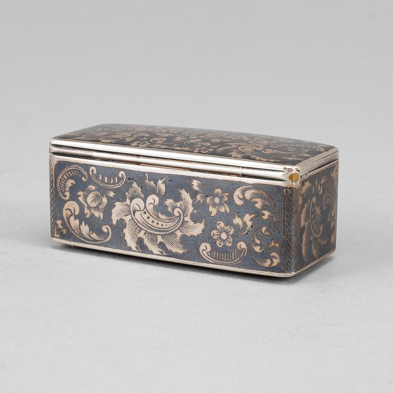 A Russian 19th century parcel-gilt silver and niello snuff box, mark of N. Michaelov, Moscow 1848.