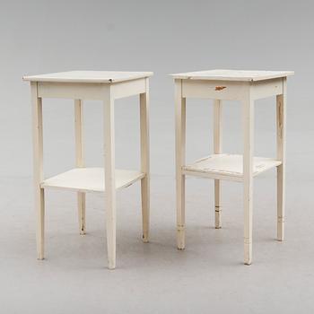 BORD, 2 st, snarlika, 1900-talets första hälft.