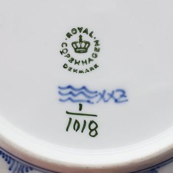 KAFFESERVIS, 37 delar, porslin, "Musselmalet", Royal Copenhagen.