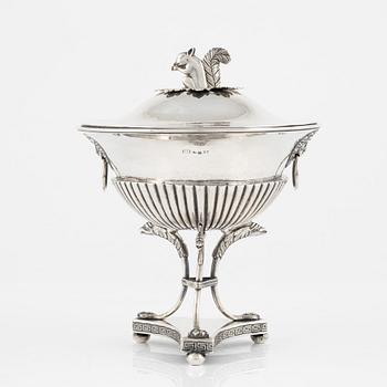 A Swedish early 19th Century silver sugarbowl with lid, marks of Johan Fredrik Björnstedt, Stockholm 1816.