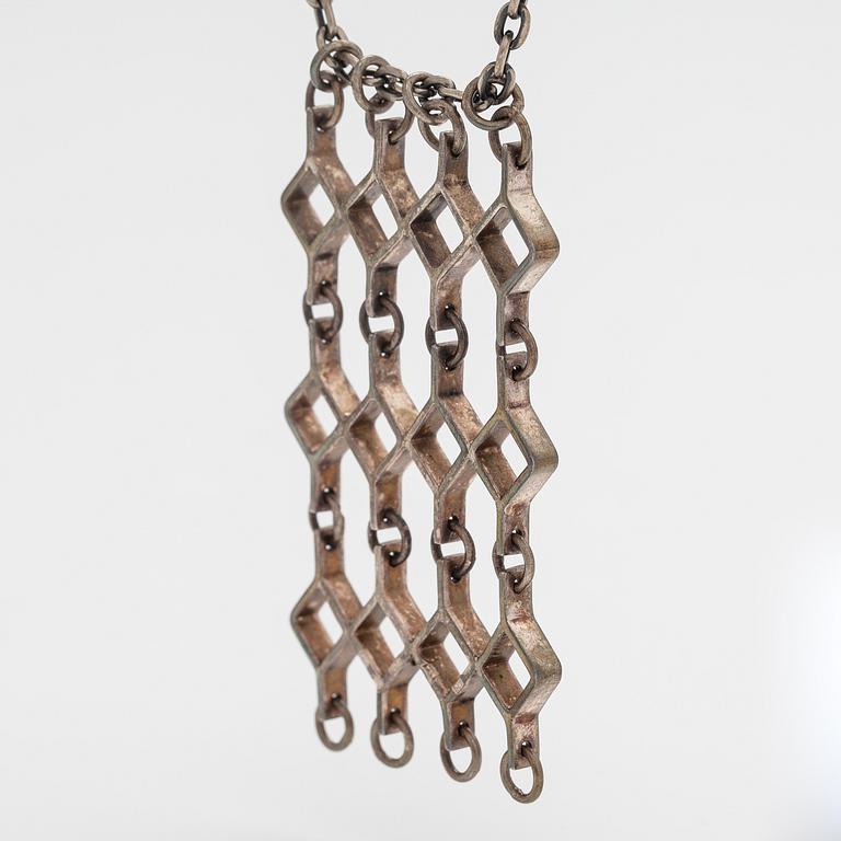 Jorma Laine, A silver neckalce "Ruutu". Kultateollisuus, Turku 1965.