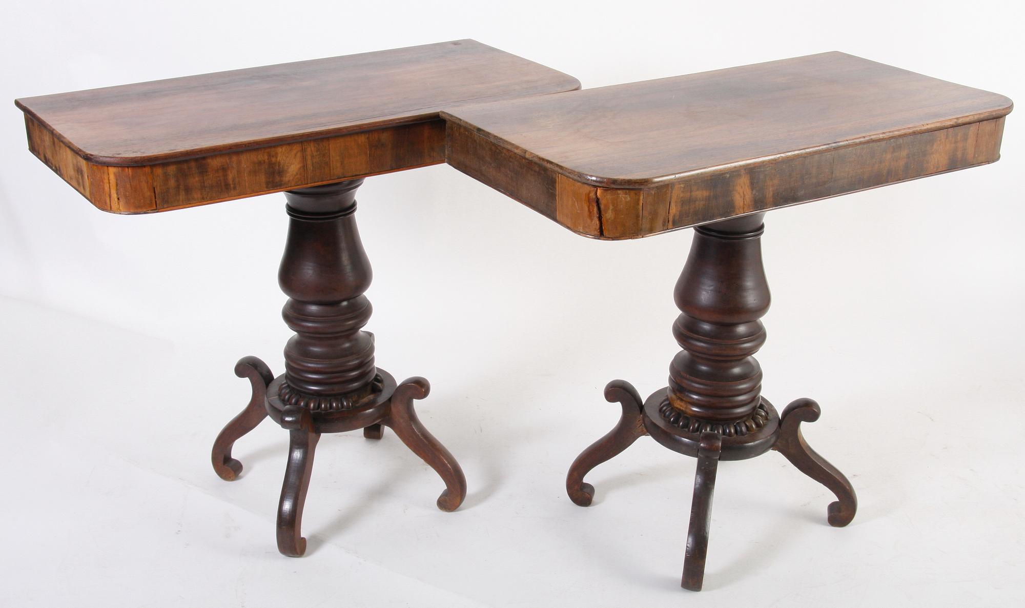 PELARBORD, ett par, 1800-tal. England, bla mahogny.