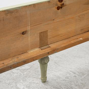 A late Gustavian bed, circa 1800.