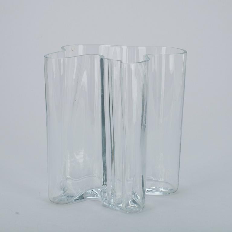 VAS, klart glas, signerad Alvar Aalto 3031. 1900-talets senare hälft.