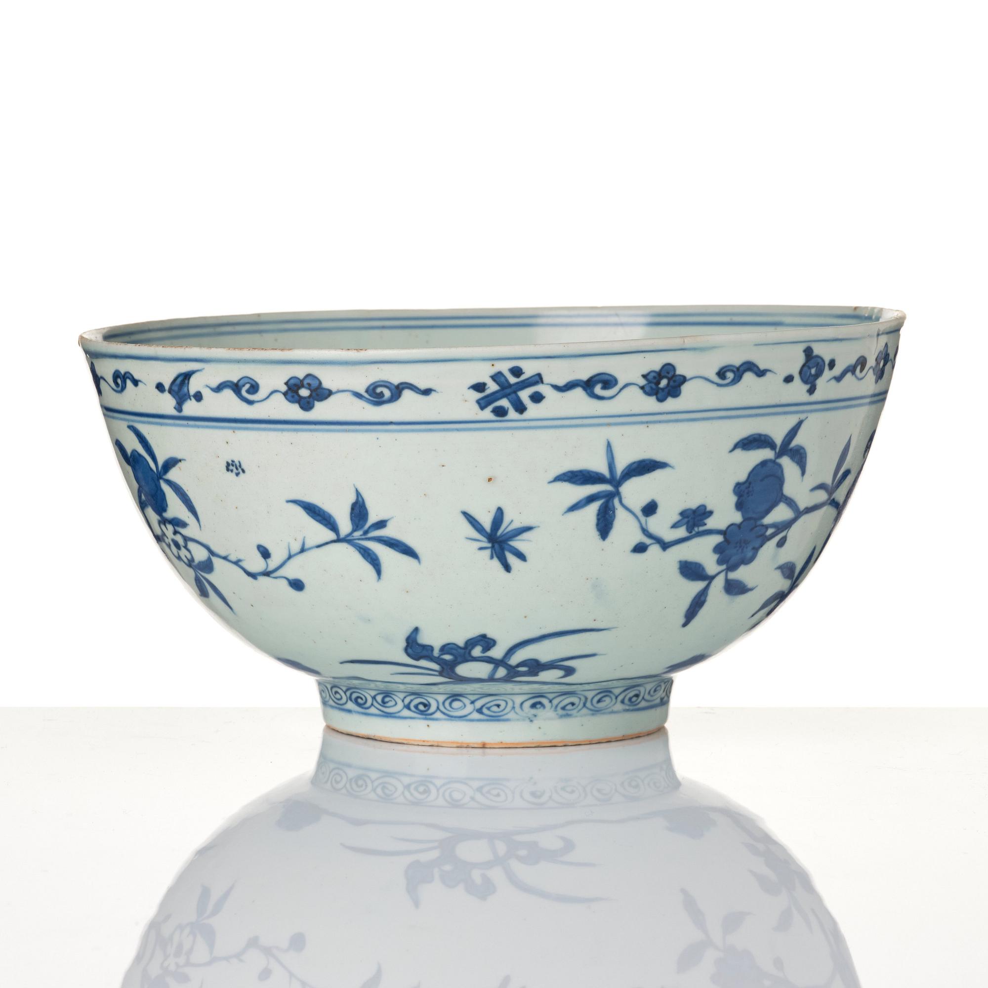 A large blue and white bowl, Ming dynasty (1368-1644).