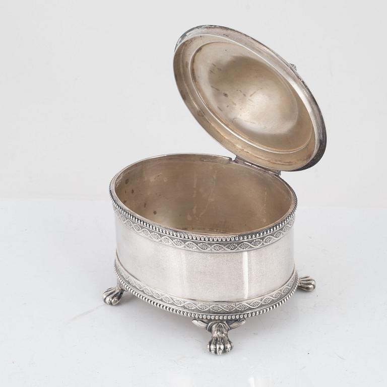 A Swedish silver sugar casket, mark of David Andersen & Co, Stockholm 1909.