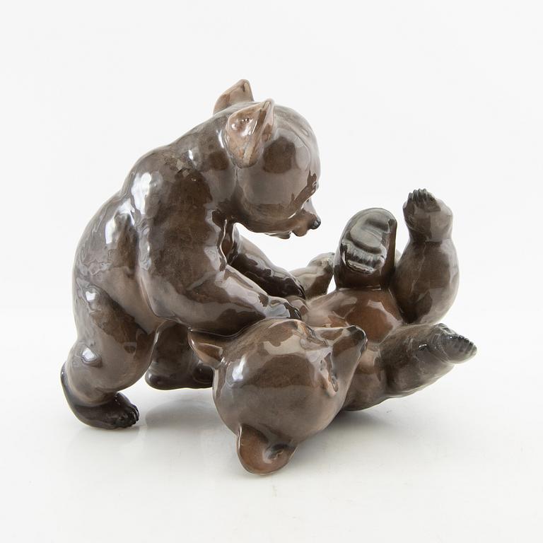 Fritz Heidenreich figurine of playful bears, porcelain, mid/second half of the 20th century.