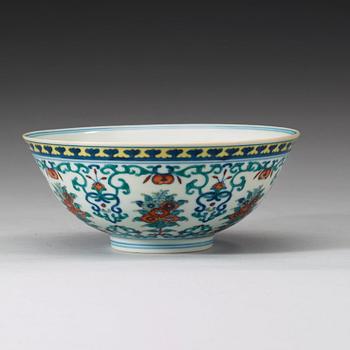 A doucai bowl, late Qing dynasty (1644-1912) with Daoguang charactere mark.