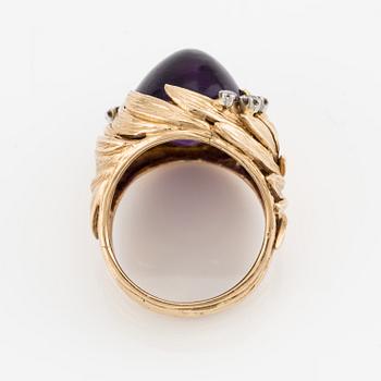 Ring 18K guld med en ametist, design Barbro Littmarck, W.A. Bolin.