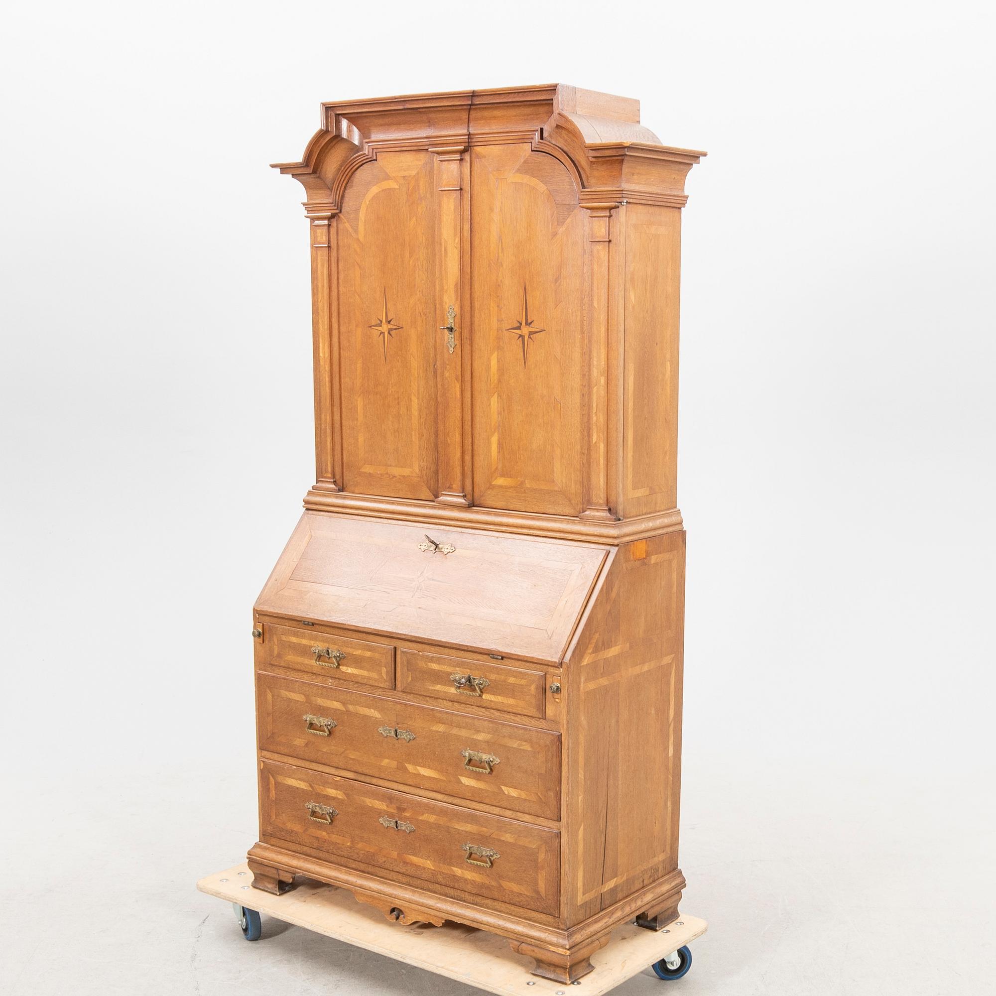 Skrivskåp barock 1700-talets mitt.