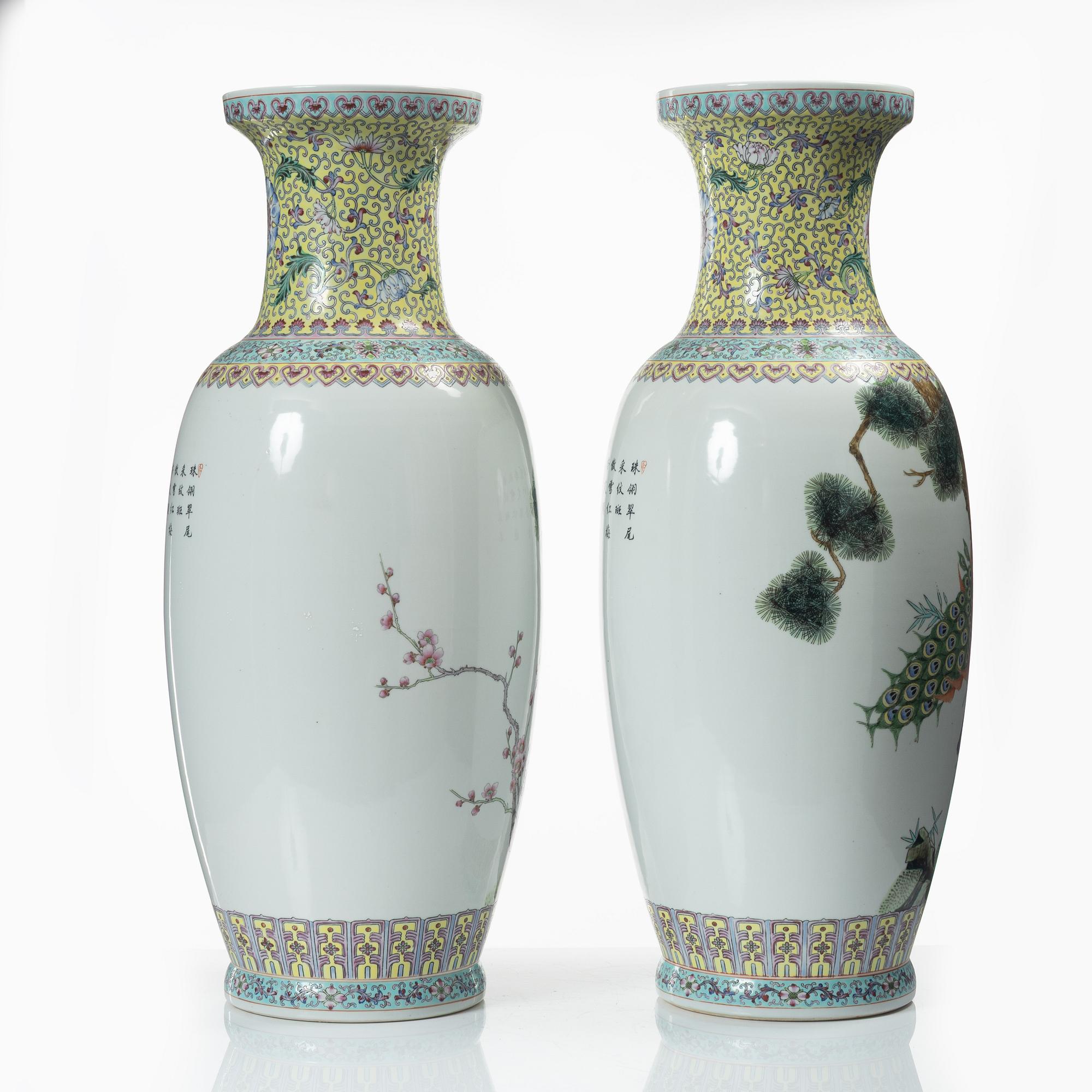 Golvvaser, ett par, porslin, Kina 1900-talets senare del.