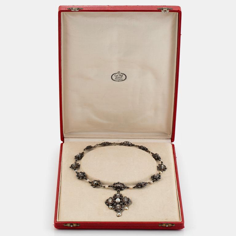 A silver necklace/pendant set with rose-cut diamonds and pearls.