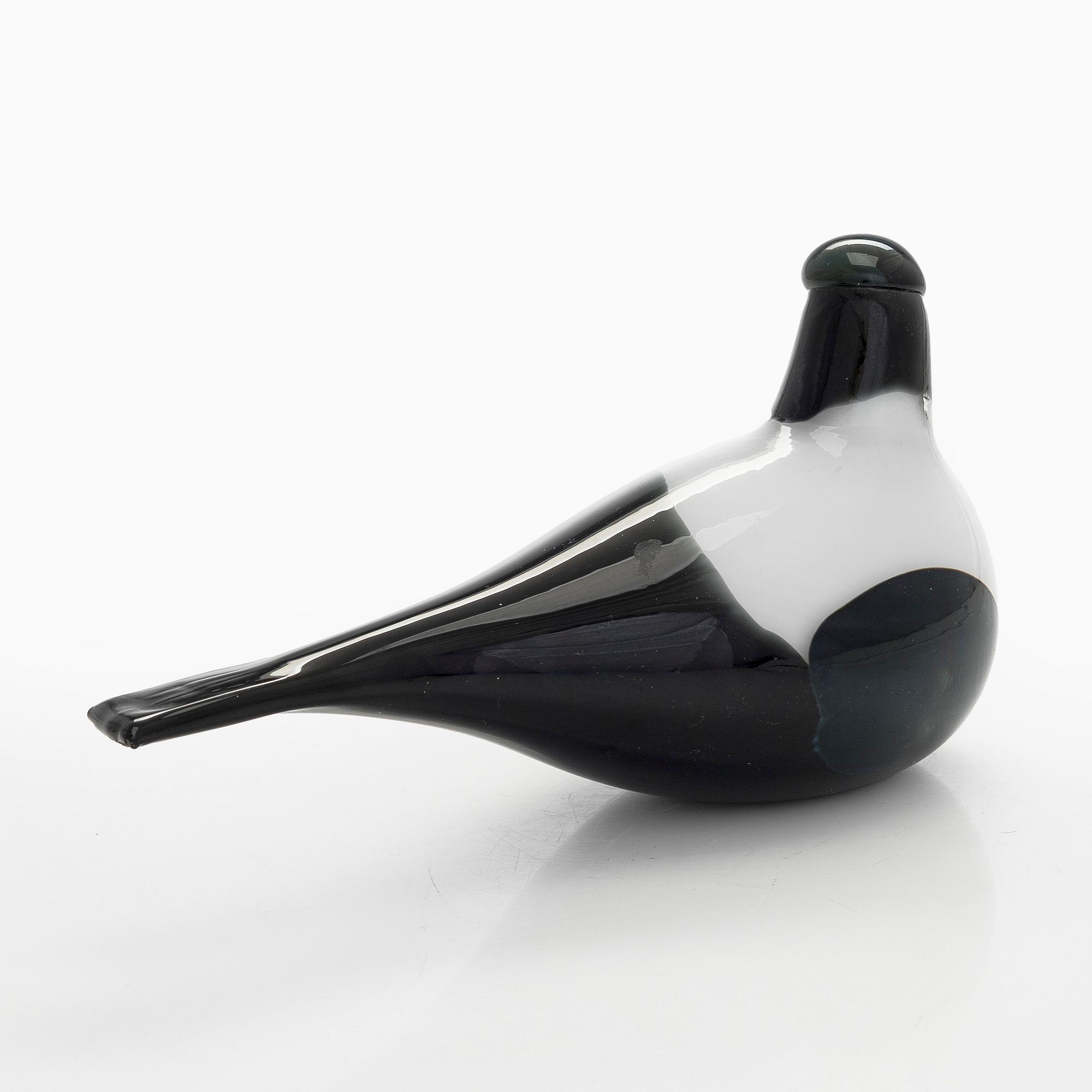 Oiva Toikka, a glass bird, signed O. Toikka Nuutajärvi.