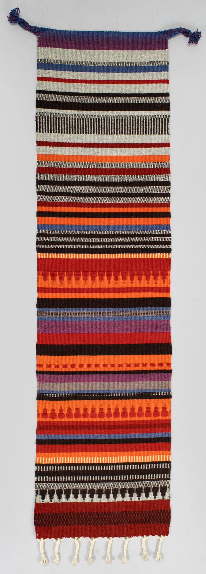 Elsa Montell-Saanio, rana / väggbonad, "Trollformel" Finland. Ca 165 x 43 cm.