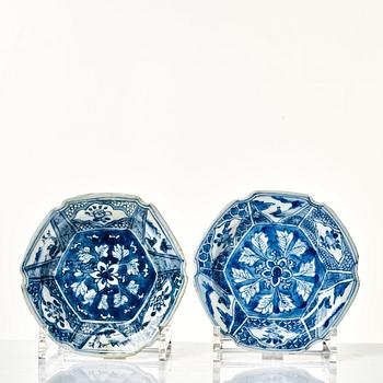 A set of 12 blue and white kraak dishes, Ming dynasty, Wanli (1572-1620).