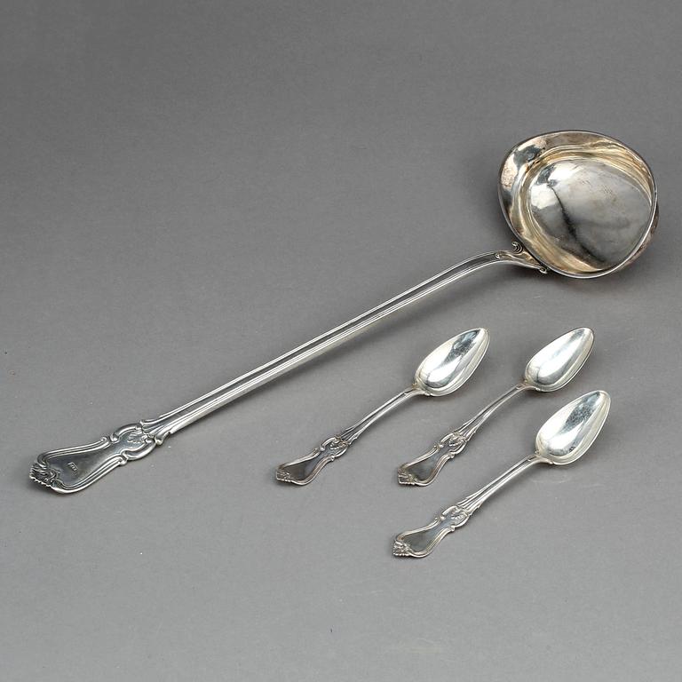 SOPPSLEV samt DESSERTSKEDAR, 1+3 "Olga", Kristianstad, 1855 och 1888. Vikt ca 308 gram.