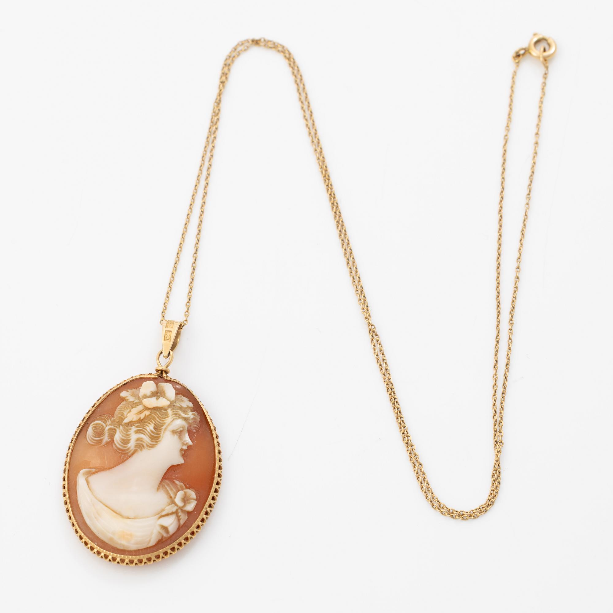 Pendant, 18K gold with a shell cameo and chain, 18K gold.