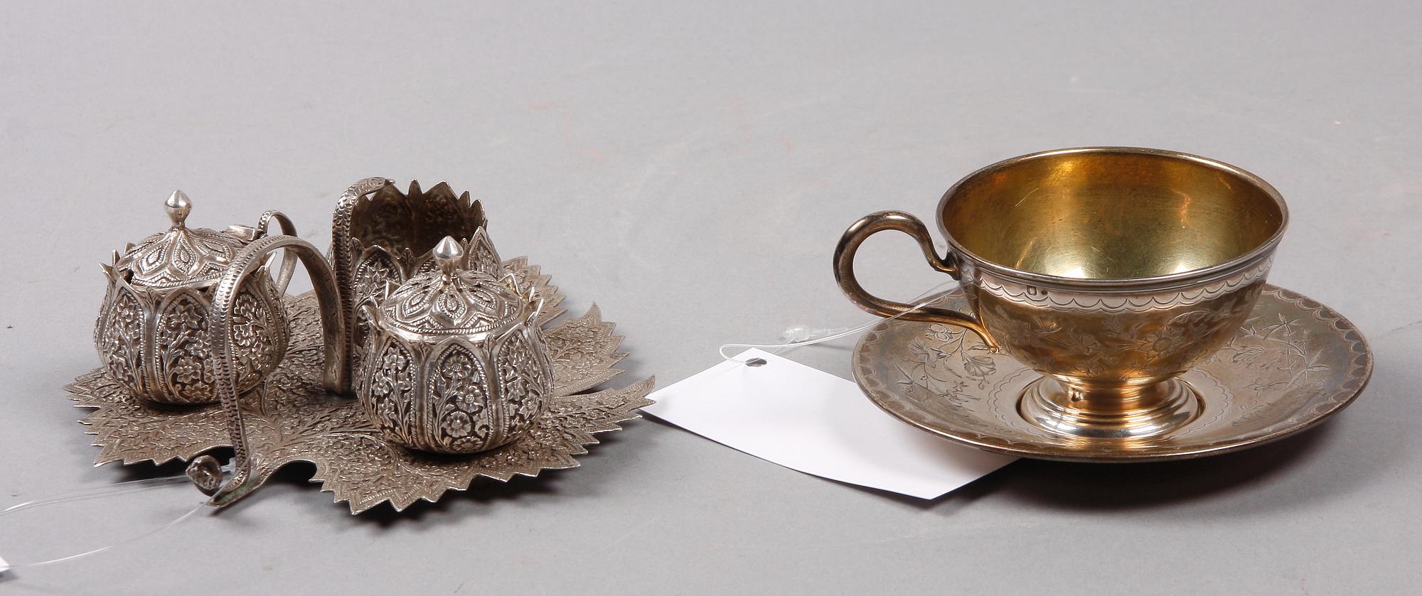 KRYDDSET samt KOPP MED FAT, silver, orientaliskt resp Egypten.