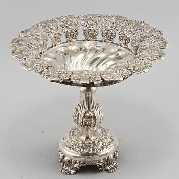 UPPSATSSKÅL, Troligen Gustaf Möllenberg. 1800-talets mitt. Vikt 790 g.