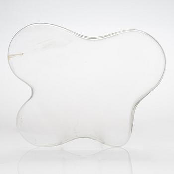 Alvar Aalto, a '3034' dish signed Alvar Aalto 3034. Manufactured by Iittala early 1960s.