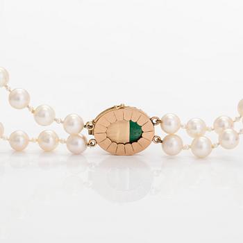 A double-stranded cultured pearl necklace, with clasp in 14K gold and aventurine quartzite.