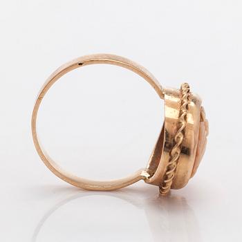 A 14K gold and shell cameo jewelry set, bracelet, pendant/brooch and ring.