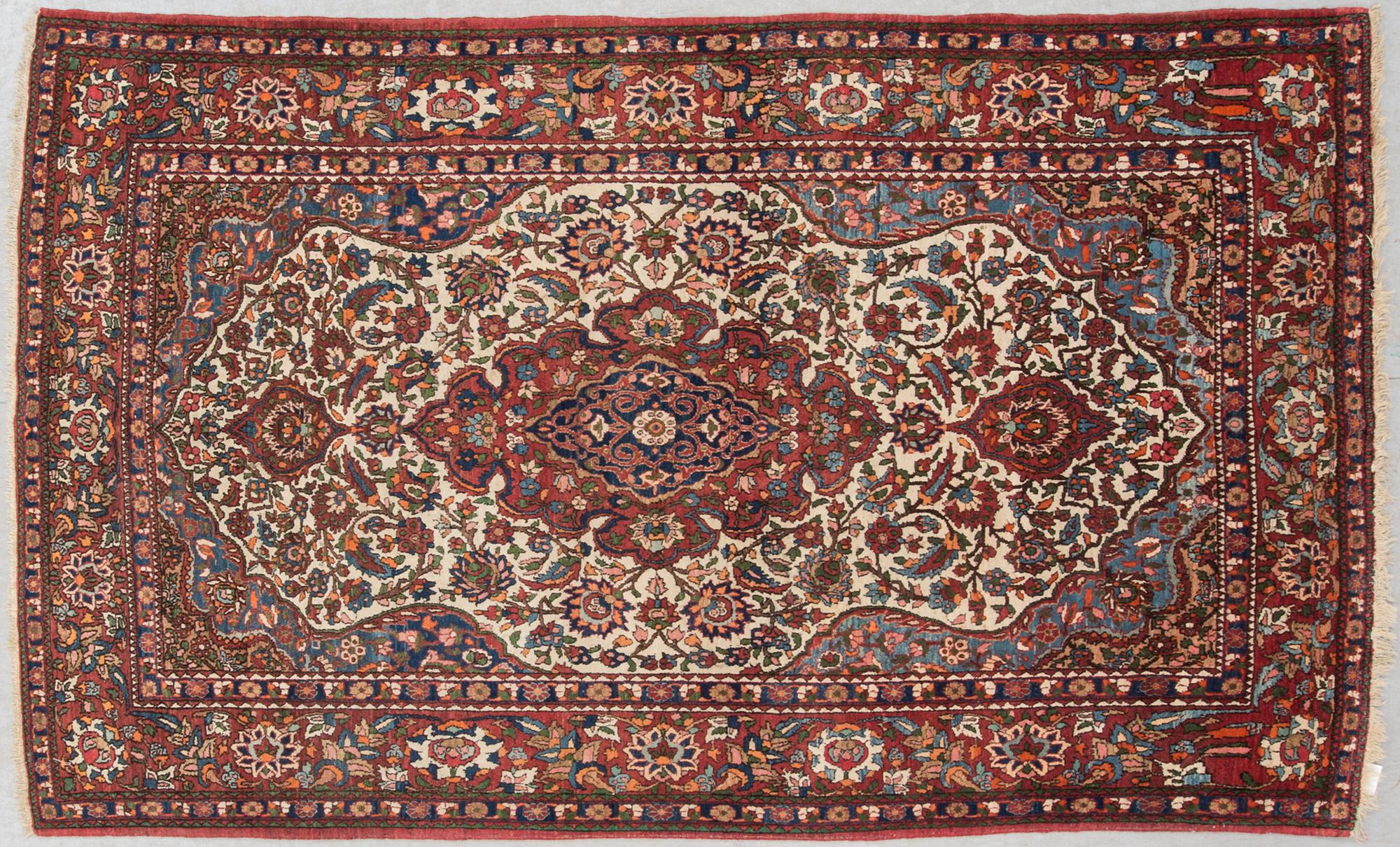 MATTA, semiantik, Isfahan, ca 219 x 136 cm.