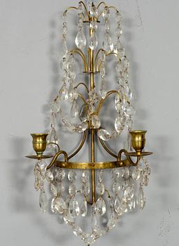 VÄGGAPPLIQUER, ett par, mässing och glas, gustaviansk stil, 1900-tal.