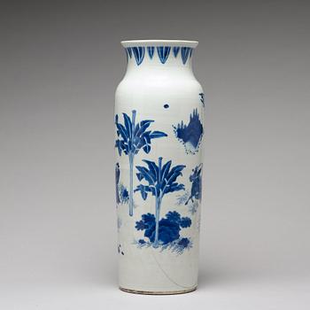 A large blue and white Transitional "Rolwagen" vase, 17th Century.