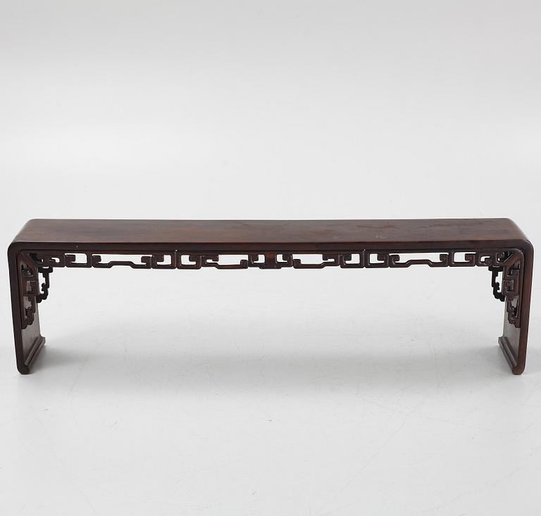 Bänk/low table, hongmu. Qingdynastin, 1800-tal.