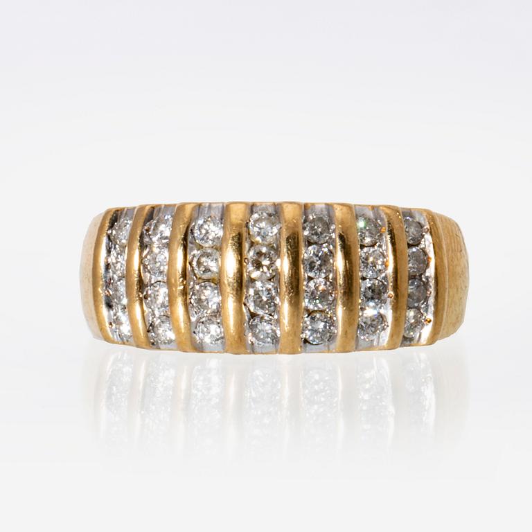 RING 18K guld med briljanter ca 0,40 ct totalt.